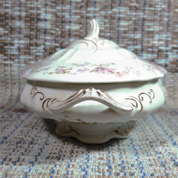 Etruria-Mellor & Co Covered Vegetable Dish with Lid, Gold Accents - Picture 11 of 12